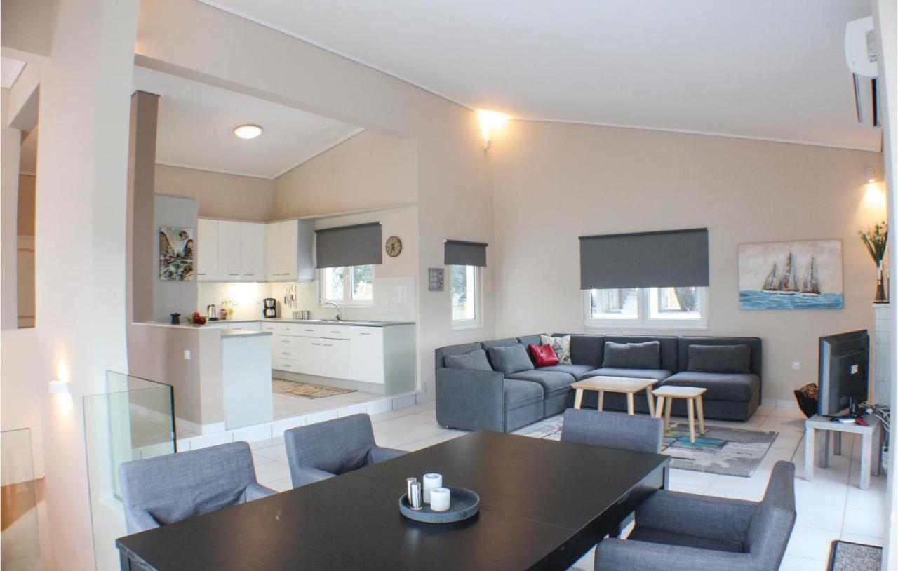 Amazing Home In Chalkida With Wifi Extérieur photo