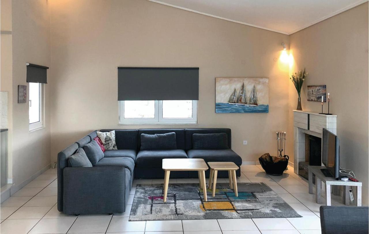 Amazing Home In Chalkida With Wifi Extérieur photo