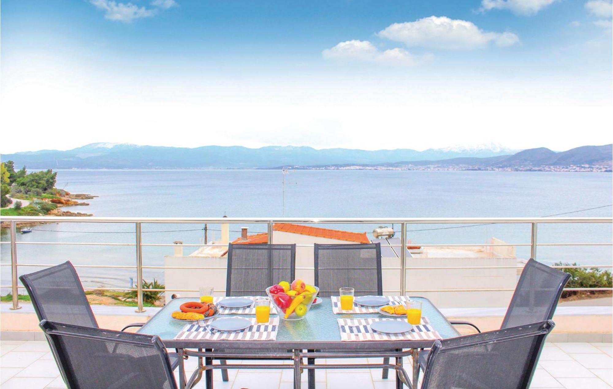 Amazing Home In Chalkida With Wifi Extérieur photo