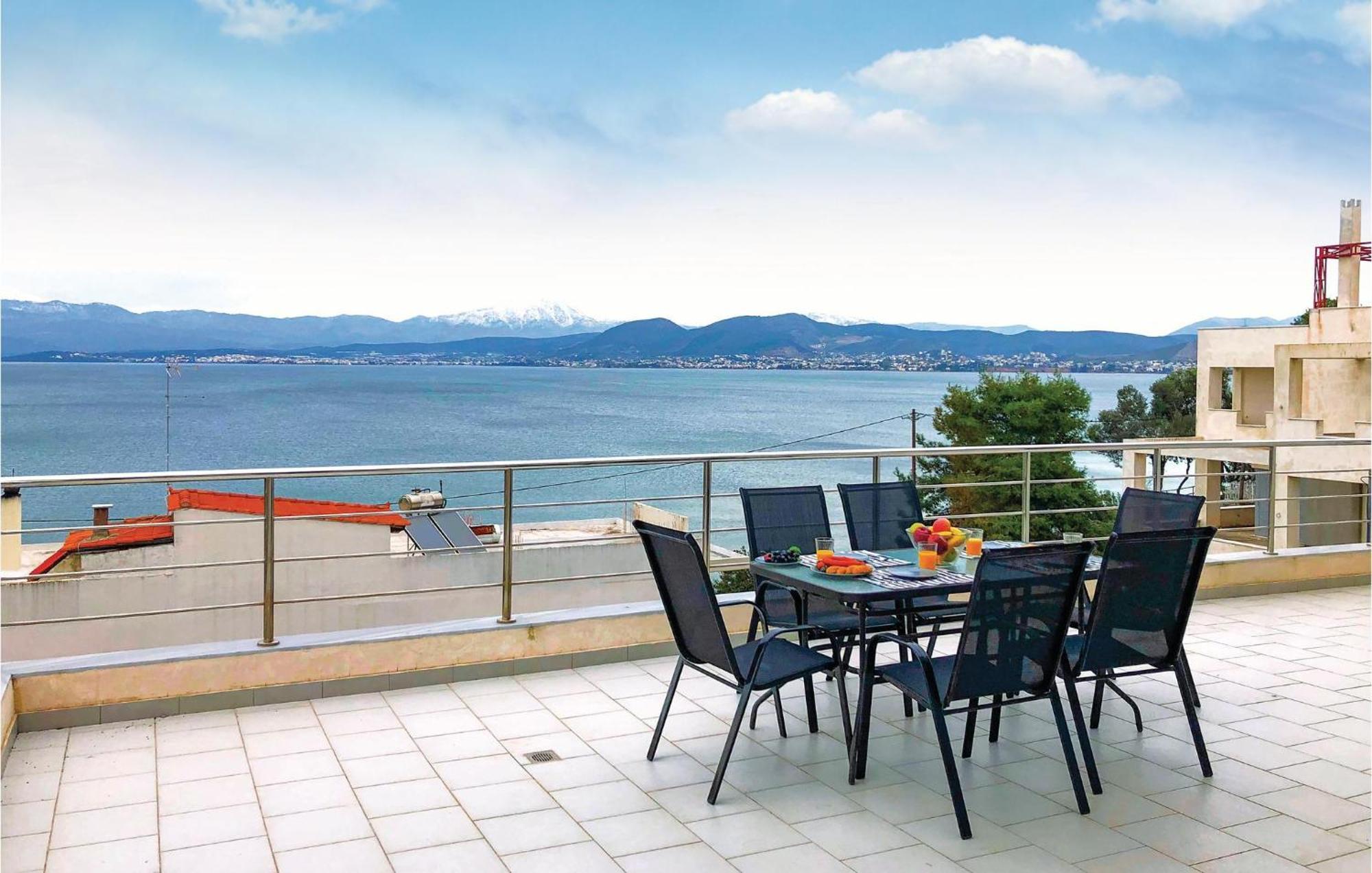 Amazing Home In Chalkida With Wifi Extérieur photo